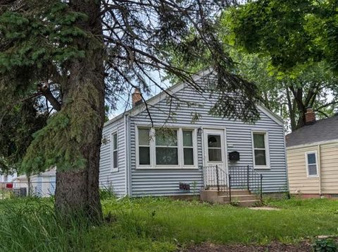 Photo of 3171 S Brust Ave, Milwaukee, WI 53207 (MLS # 1925371)