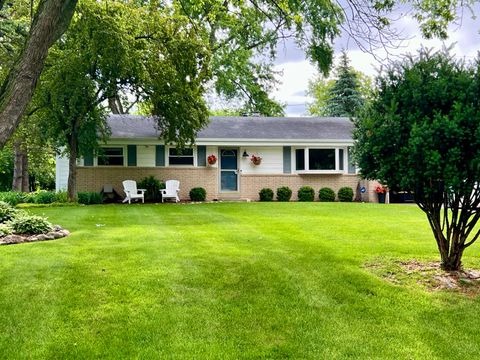 Photo of 6876 S 109th St, Franklin, WI 53132 (MLS # 1925135)