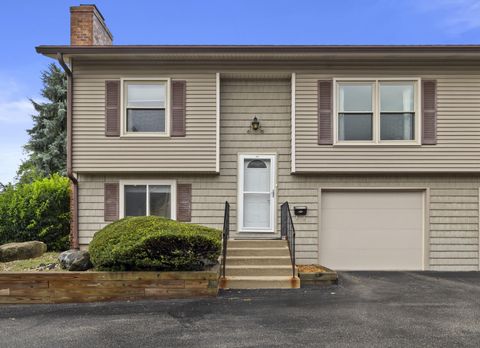 Photo of 10230 W Parkedge Cir, Franklin, WI 53132 (MLS # 1928894)