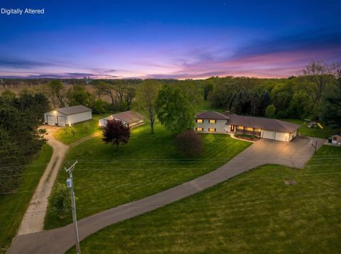 Photo of 4613 W Rutland Rd, Brooklyn, WI 53521 (MLS # 1963480)