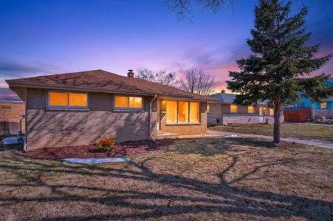 Photo of 4648 S 14th St, Milwaukee, WI 53221 (MLS # 1955145)