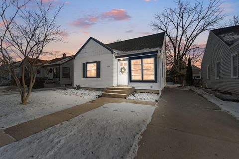 Photo of 4706 N Hollywood Ave, Whitefish Bay, WI 53211 (MLS # 1947656)
