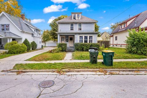 Photo of 135 N 10th Ave, West Bend, WI 53095 (MLS # 1940022)