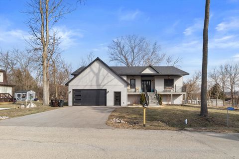 Photo of N3174 Poplar Rd, Geneva, WI 53147 (MLS # 1951965)