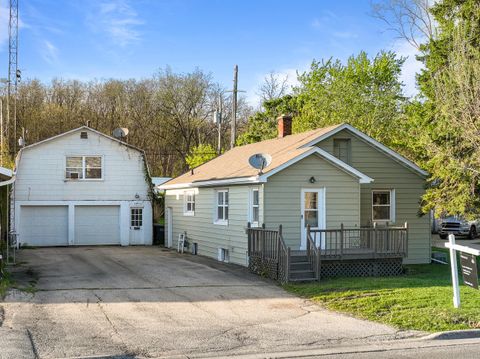 Photo of 1207 Grant St, Lake Geneva, WI 53147 (MLS # 1961860)