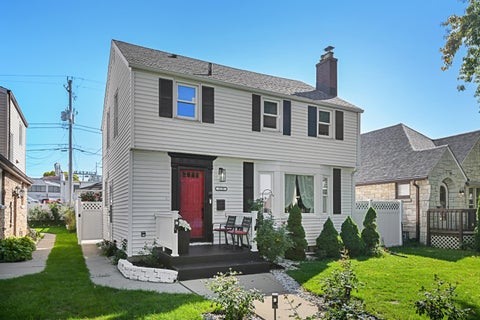 Photo of 3130 S 28th St, Milwaukee, WI 53215 (MLS # 1983815)