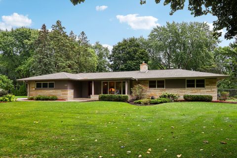 Photo of 1820 Melody Ln, Brookfield, WI 53005 (MLS # 1936822)