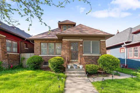 Photo of 1128 W Capitol Dr, Milwaukee, WI 53206 (MLS # 1962910)