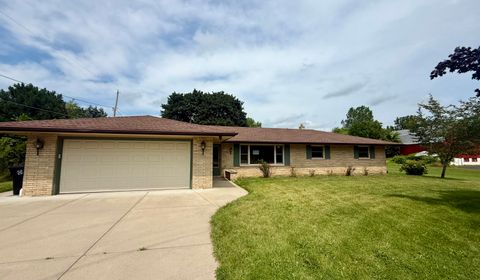 Photo of N64W14282 Mill Rd, Menomonee Falls, WI 53051 (MLS # 1932396)