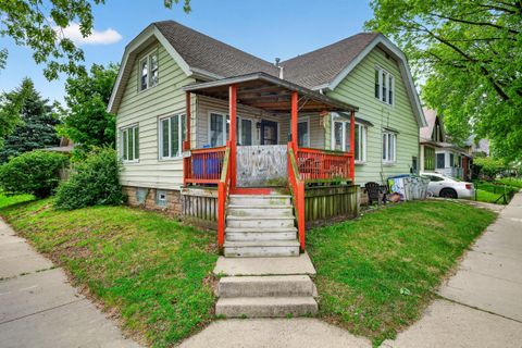 Photo of 2735 W Harrison Ave, Milwaukee, WI 53215 (MLS # 1964036)