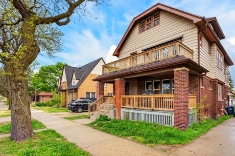 Photo of 1718 W Capitol Dr, Milwaukee, WI 53206 (MLS # 1979610)