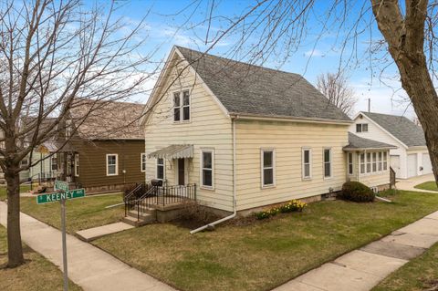 Photo of 531 W Foster St, Port Washington, WI 53074 (MLS # 1915025)