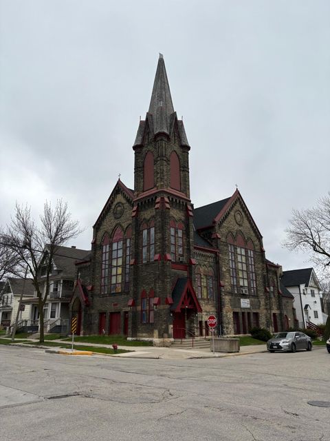 Photo of 140 W Garfield Ave, Milwaukee, WI 53212 (MLS # 1916338)