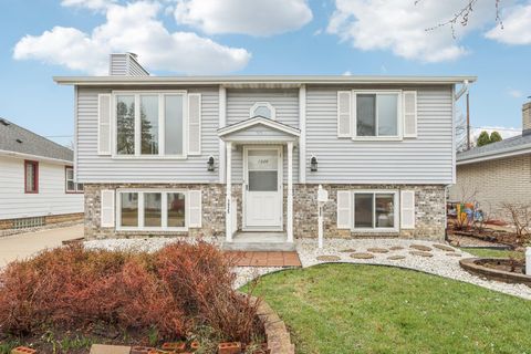 Photo of 1925 E Van Beck Ave, Saint Francis, WI 53235 (MLS # 1957454)