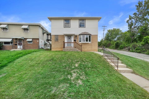 Photo of 3332 S Burrell St, Milwaukee, WI 53207 (MLS # 1979569)