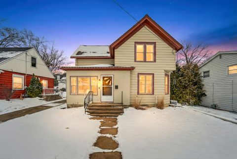 Photo of 416 S Rural St, Hartford, WI 53027 (MLS # 1950046)