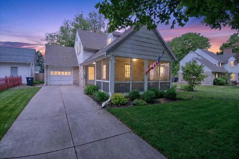 Photo of 14 E Rockwell St, Elkhorn, WI 53121 (MLS # 1964238)