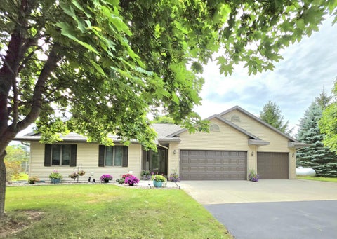 Photo of N7492 Bittersweet Rd, Herman, WI 53073 (MLS # 1979209)