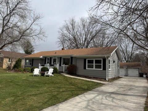 Photo of 1514 S 165th St, New Berlin, WI 53151 (MLS # 1955840)