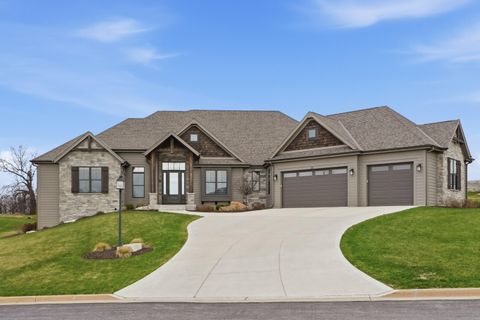 Photo of 1636 Upland Ct, Hartland, WI 53029 (MLS # 1956096)