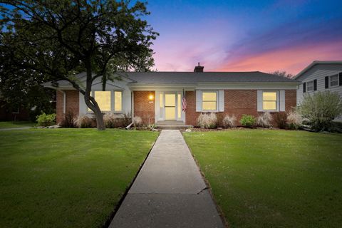 Photo of 12551 N Jacqueline Ct, Mequon, WI 53092 (MLS # 1919798)