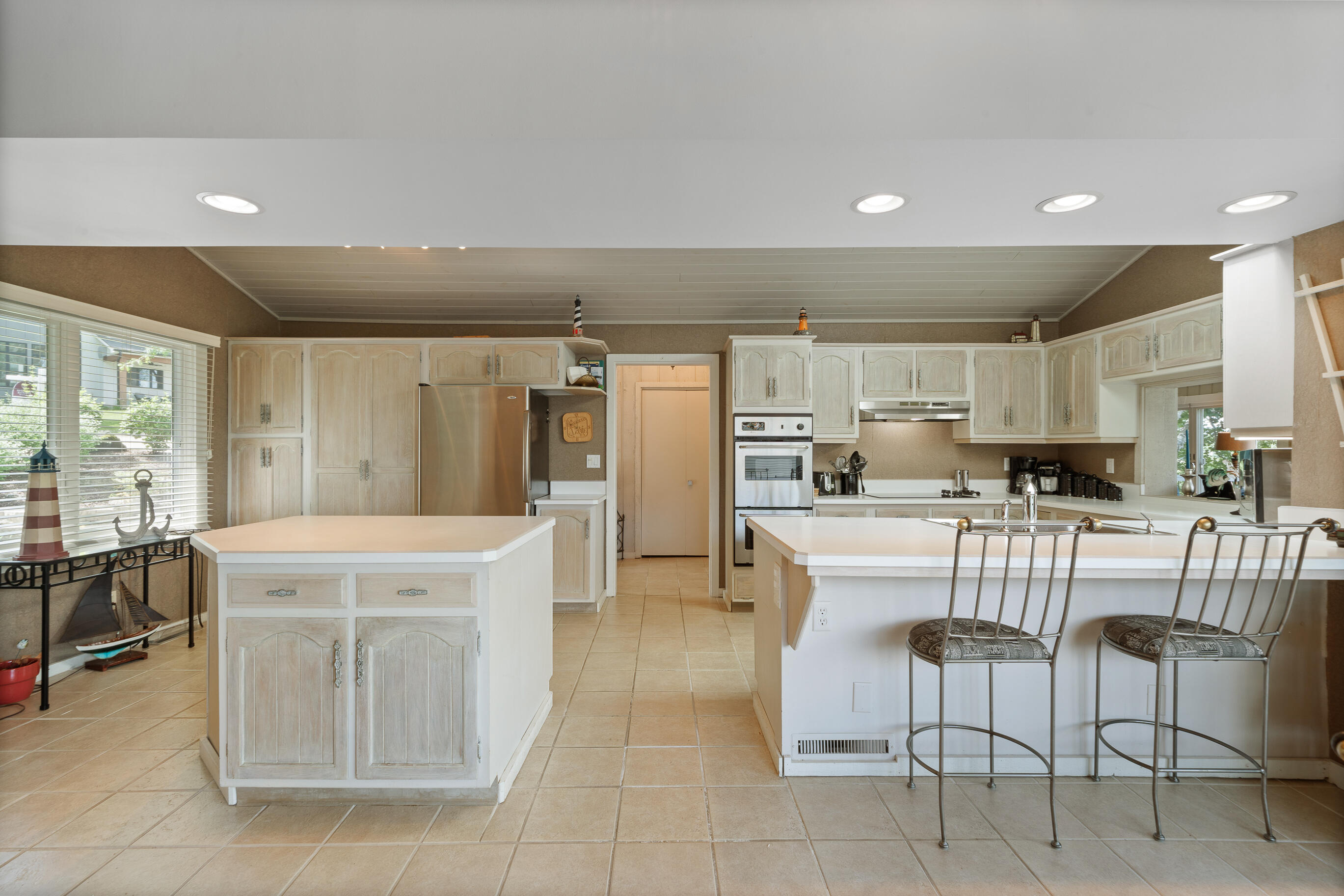 Fontana, Wisconsin 53125, United States, 4 Bedrooms Bedrooms, ,4 BathroomsBathrooms,Residential,Active,183885