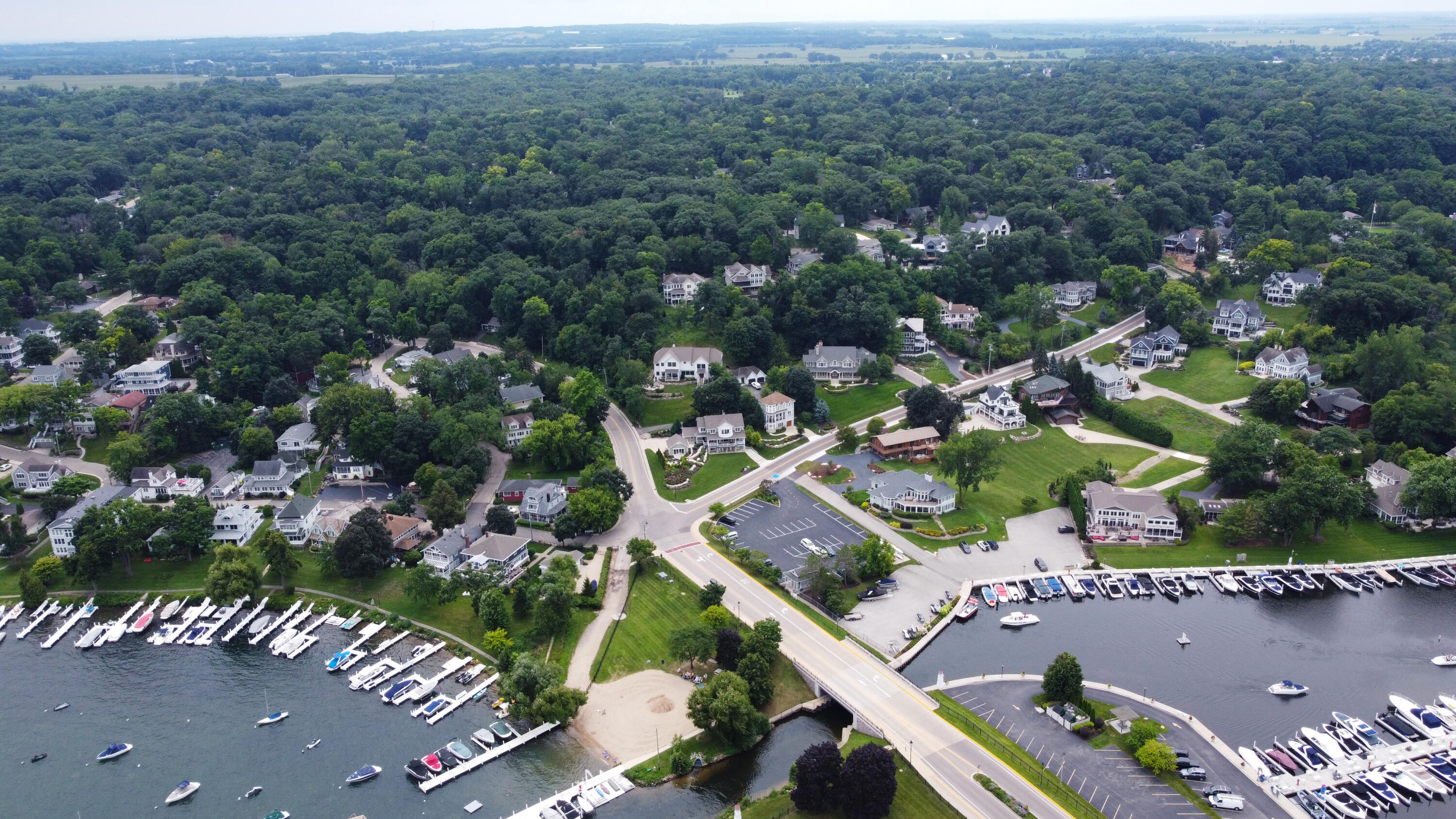 Fontana, Wisconsin 53125, United States, 4 Bedrooms Bedrooms, ,4 BathroomsBathrooms,Residential,Active,183885