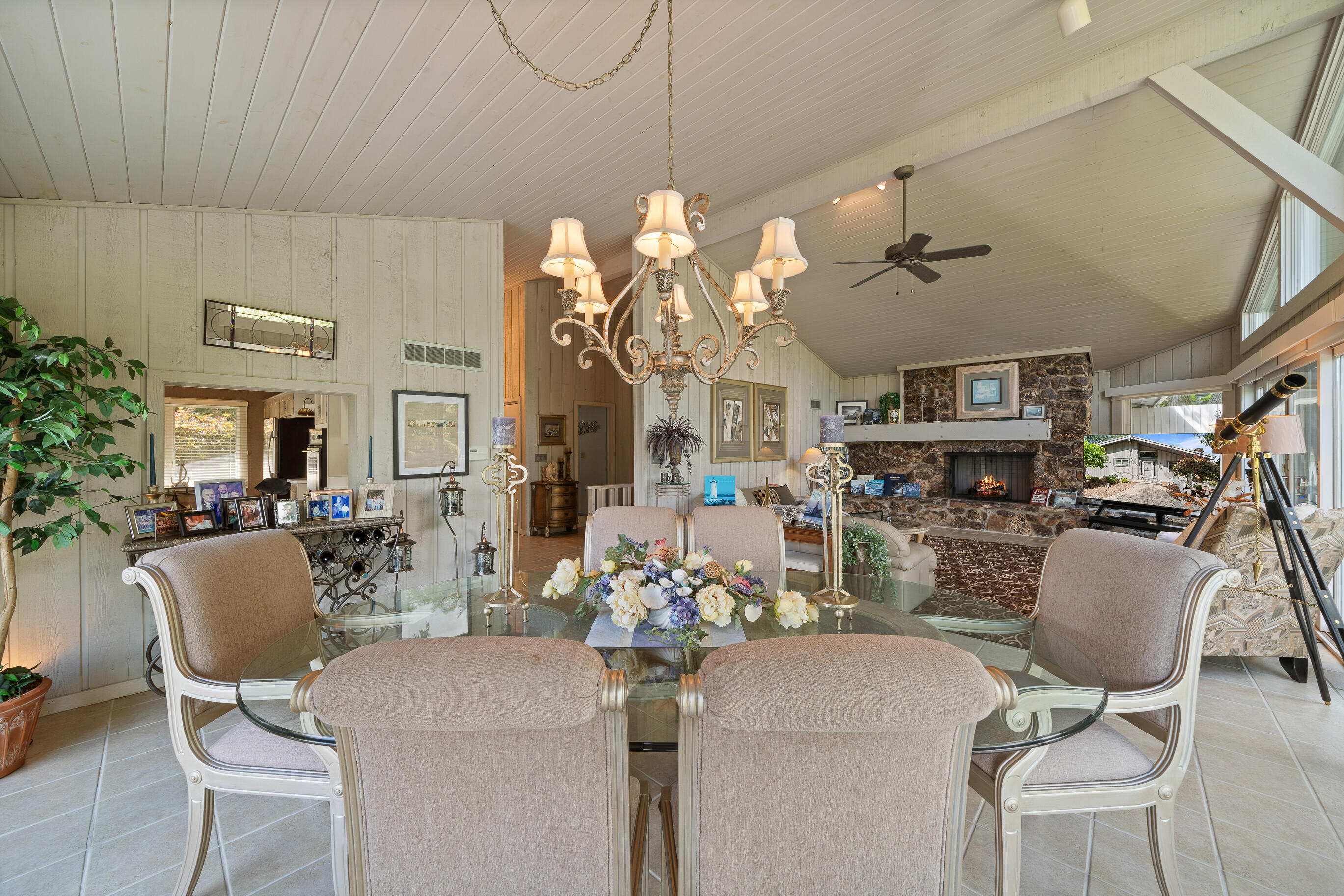 Fontana, Wisconsin 53125, United States, 4 Bedrooms Bedrooms, ,4 BathroomsBathrooms,Residential,Active,183885