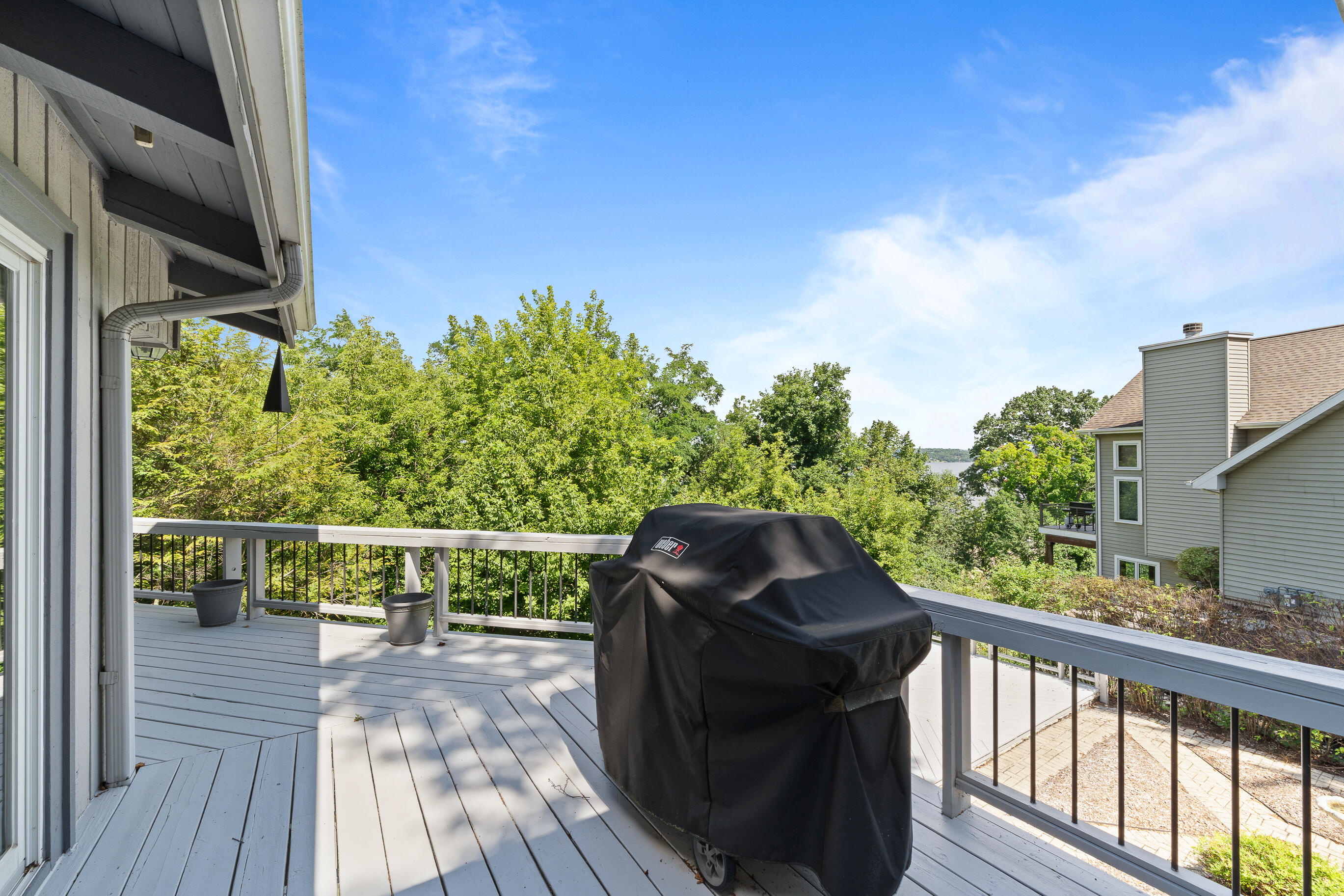 Fontana, Wisconsin 53125, United States, 4 Bedrooms Bedrooms, ,4 BathroomsBathrooms,Residential,Active,183885