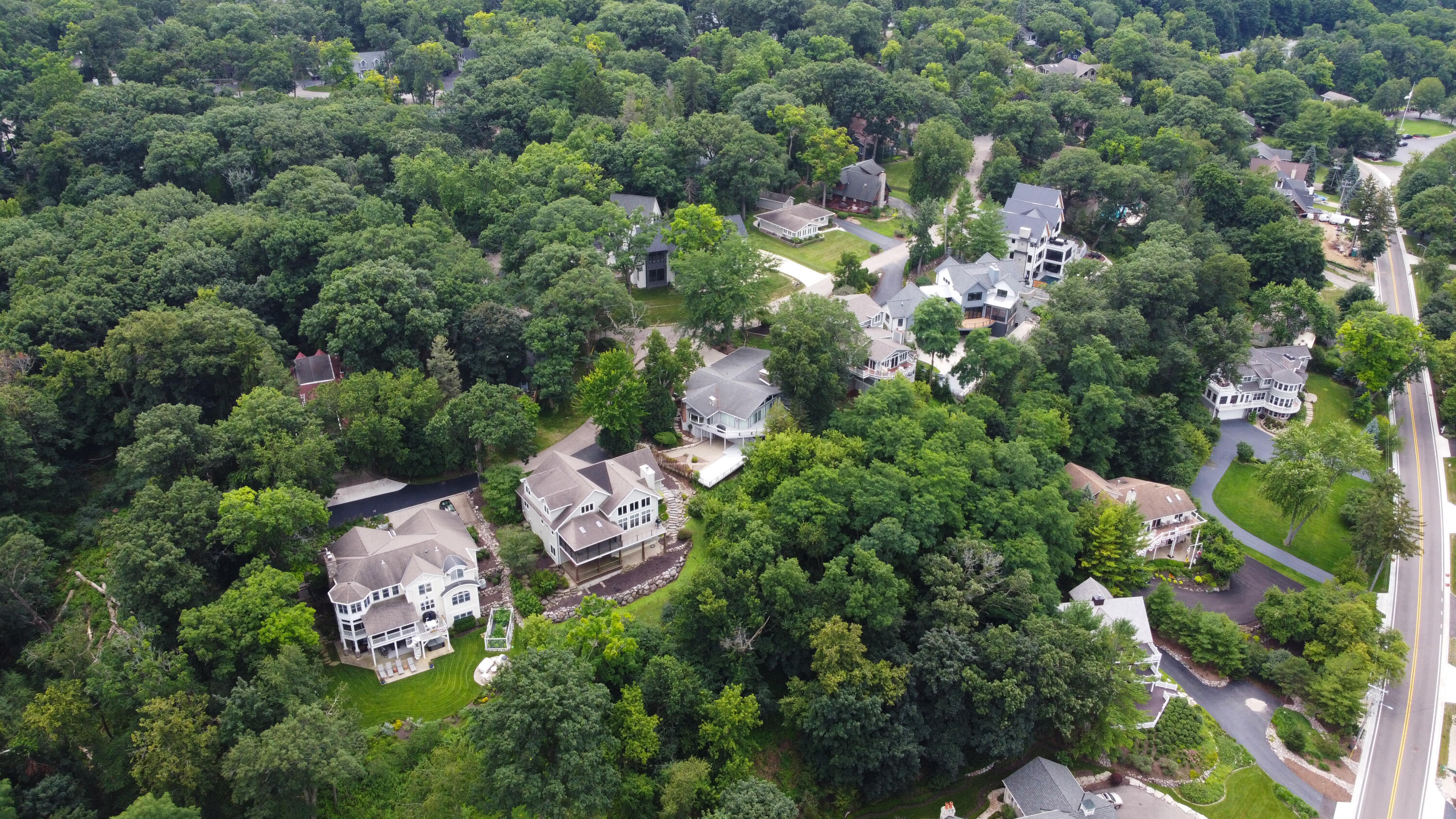 Fontana, Wisconsin 53125, United States, 4 Bedrooms Bedrooms, ,4 BathroomsBathrooms,Residential,Active,183885