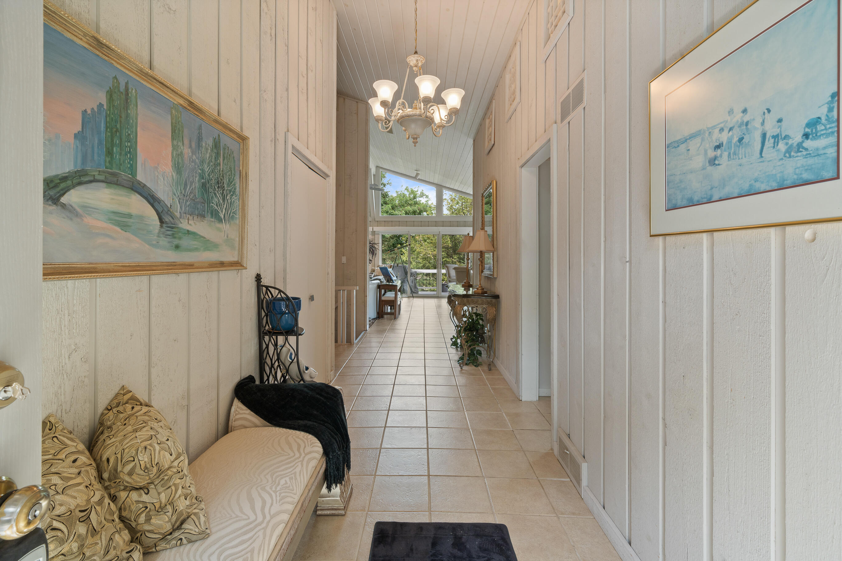 Fontana, Wisconsin 53125, United States, 4 Bedrooms Bedrooms, ,4 BathroomsBathrooms,Residential,Active,183885