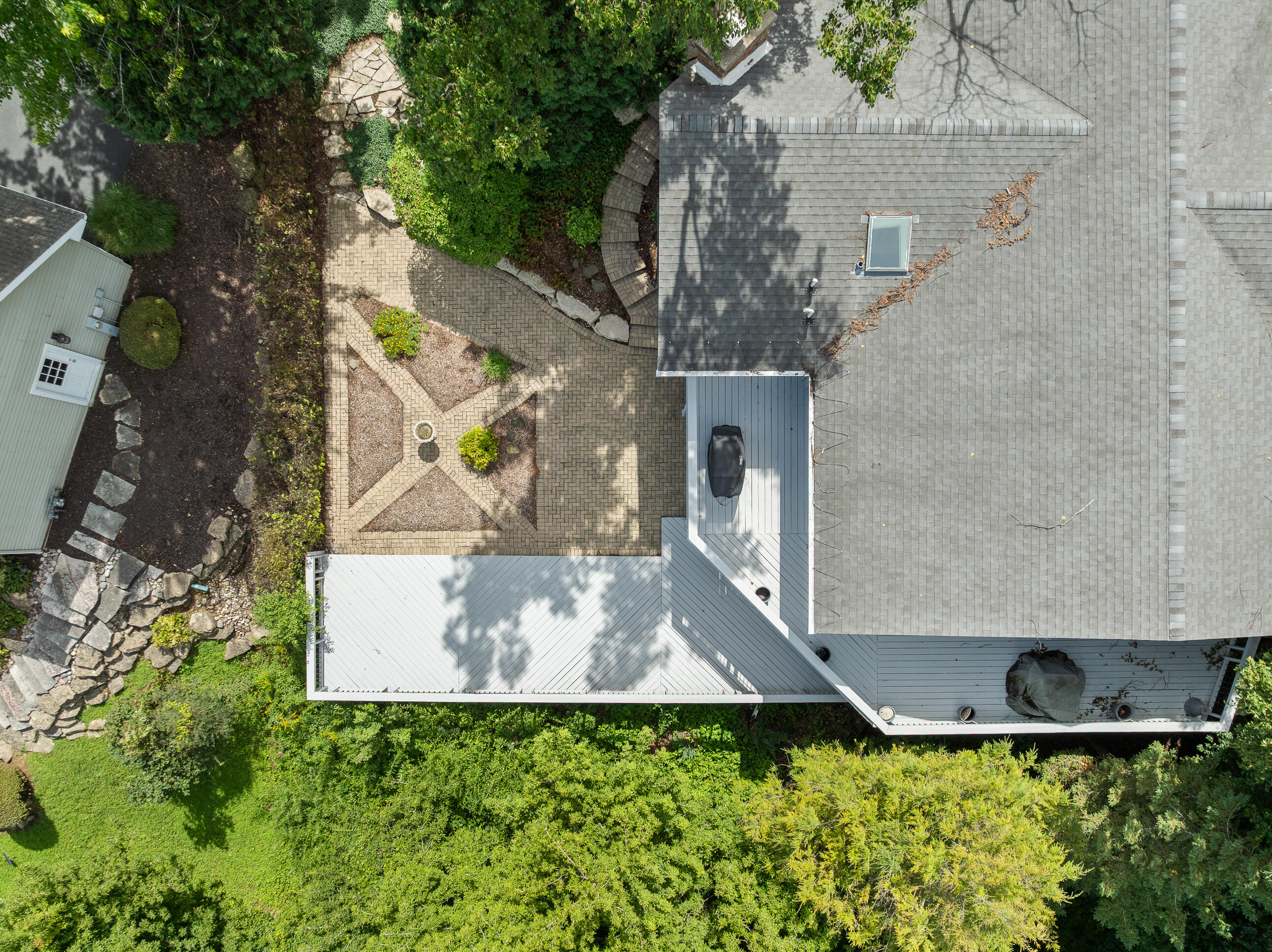 Fontana, Wisconsin 53125, United States, 4 Bedrooms Bedrooms, ,4 BathroomsBathrooms,Residential,Active,183885