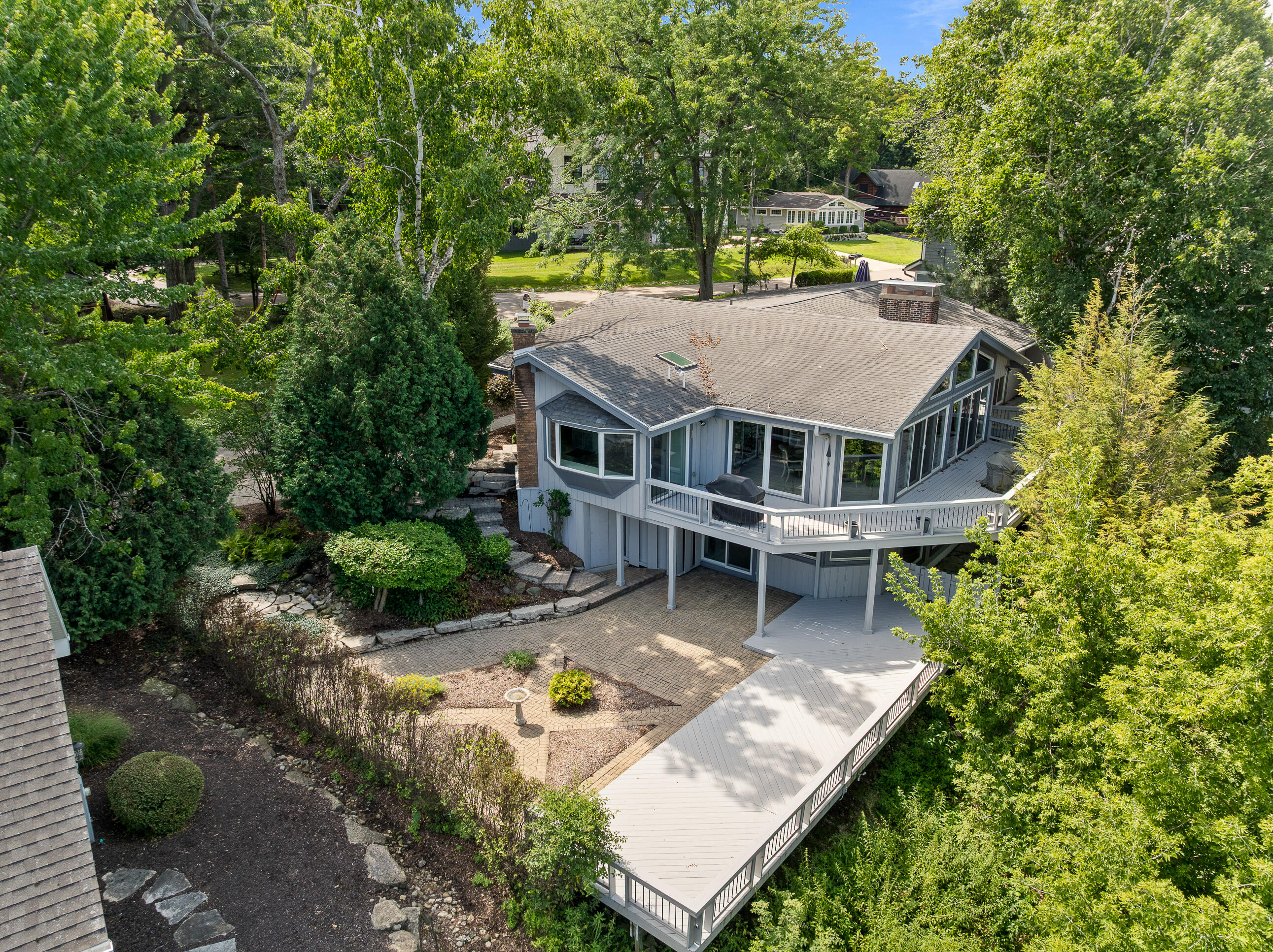 Fontana, Wisconsin 53125, United States, 4 Bedrooms Bedrooms, ,4 BathroomsBathrooms,Residential,Active,183885