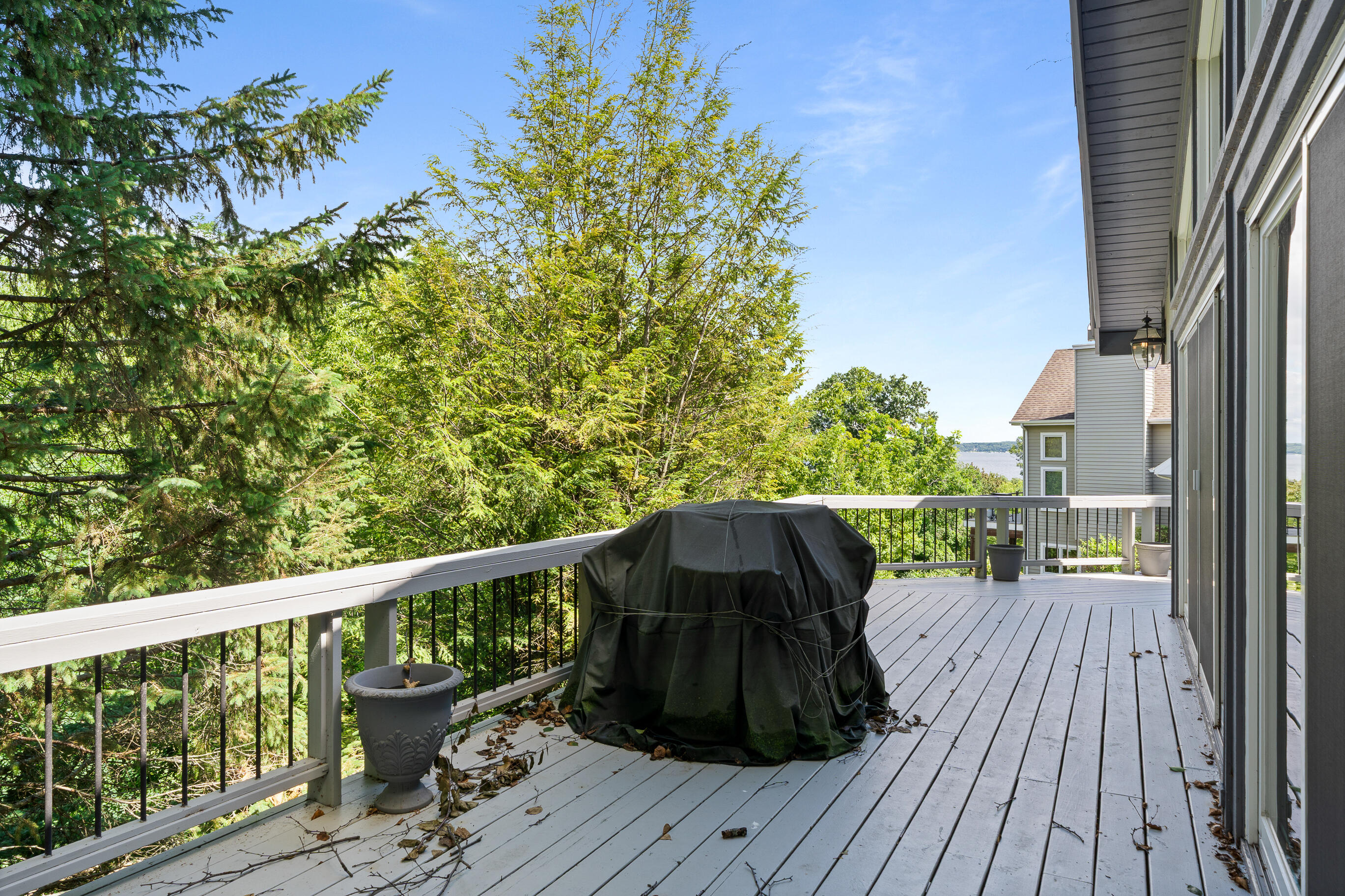 Fontana, Wisconsin 53125, United States, 4 Bedrooms Bedrooms, ,4 BathroomsBathrooms,Residential,Active,183885