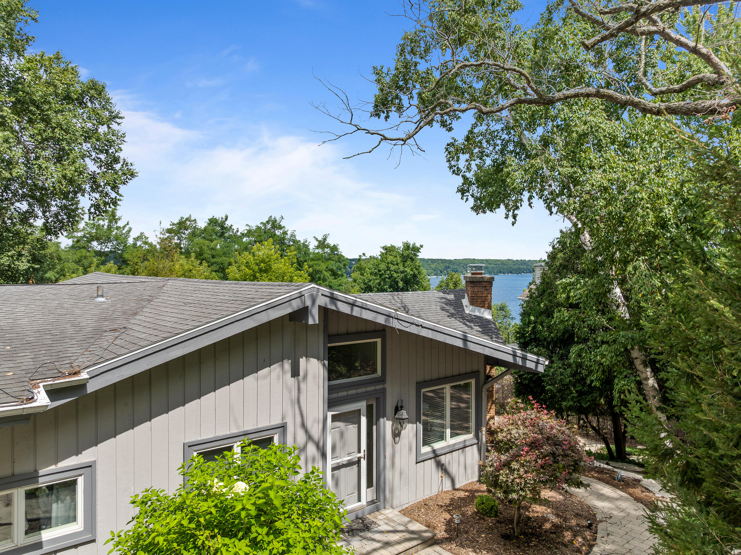 Fontana, Wisconsin 53125, United States, 4 Bedrooms Bedrooms, ,4 BathroomsBathrooms,Residential,Active,183885