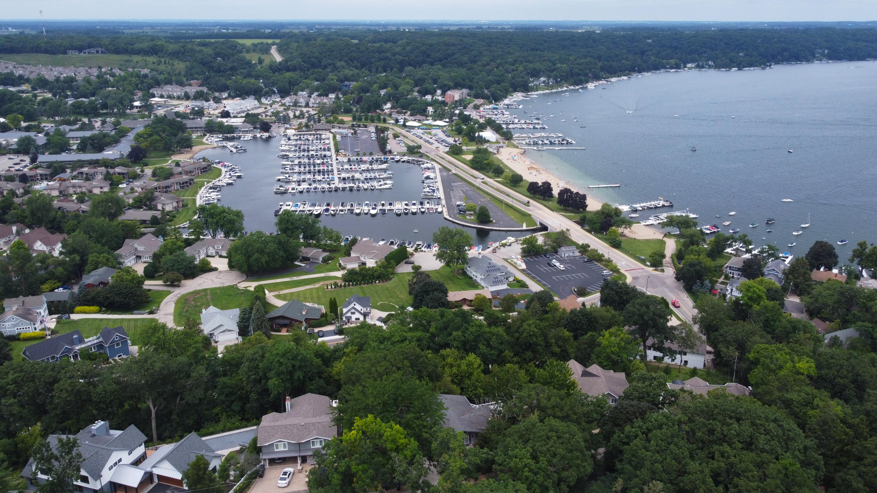 Fontana, Wisconsin 53125, United States, 4 Bedrooms Bedrooms, ,4 BathroomsBathrooms,Residential,Active,183885