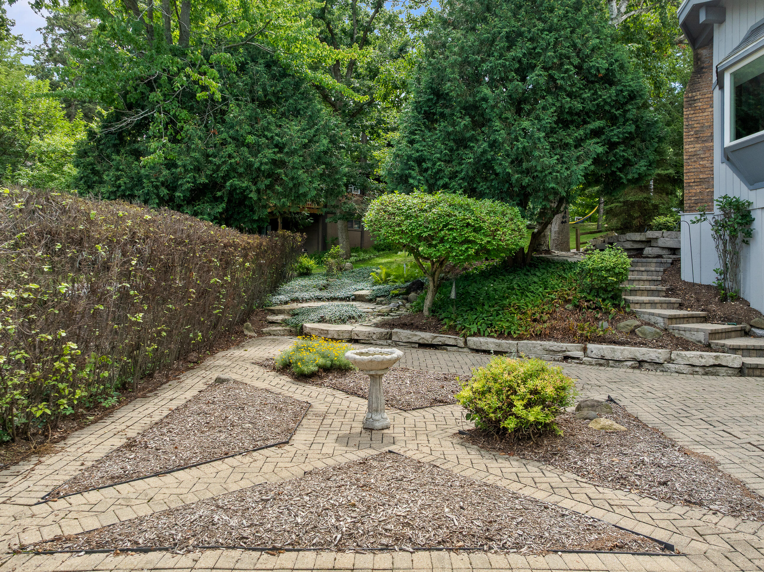 Fontana, Wisconsin 53125, United States, 4 Bedrooms Bedrooms, ,4 BathroomsBathrooms,Residential,Active,183885