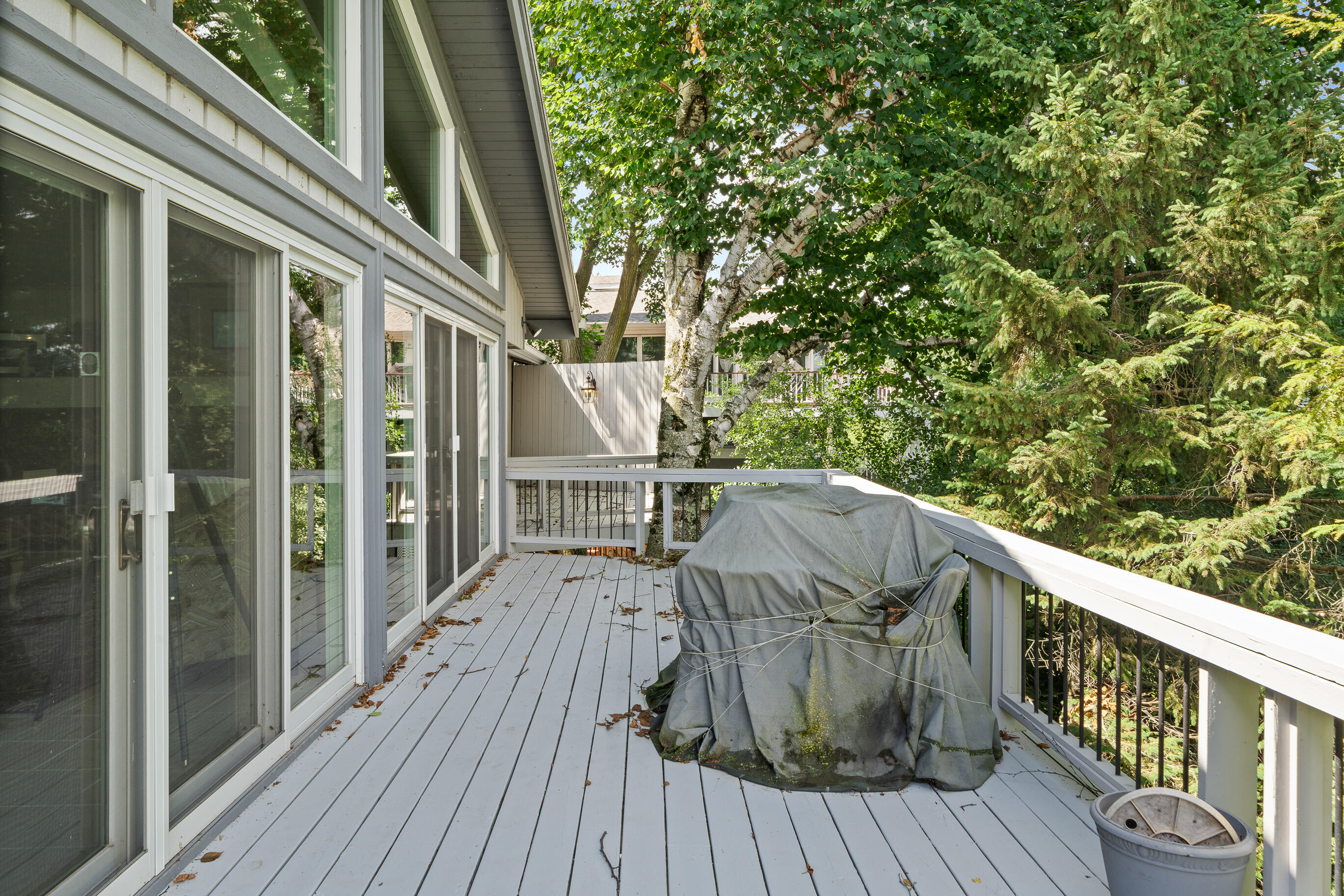 Fontana, Wisconsin 53125, United States, 4 Bedrooms Bedrooms, ,4 BathroomsBathrooms,Residential,Active,183885