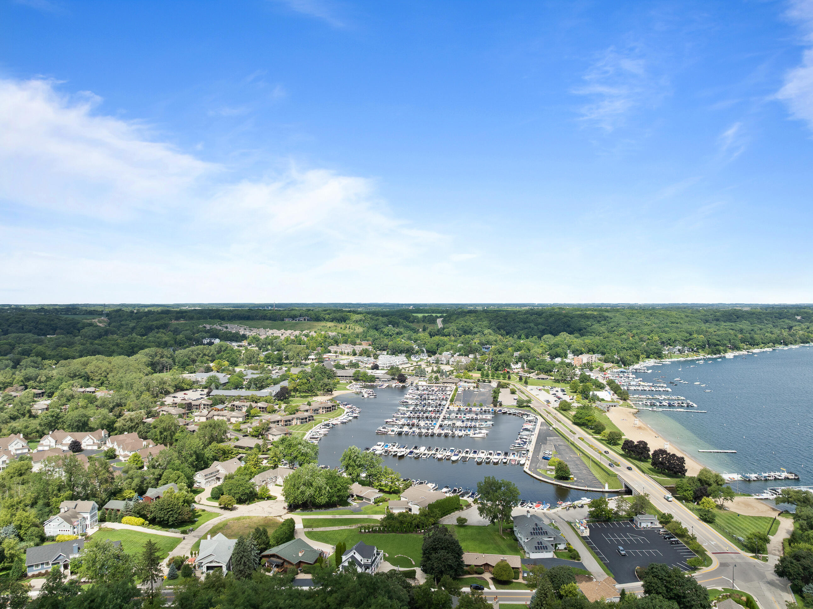 Fontana, Wisconsin 53125, United States, 4 Bedrooms Bedrooms, ,4 BathroomsBathrooms,Residential,Active,183885