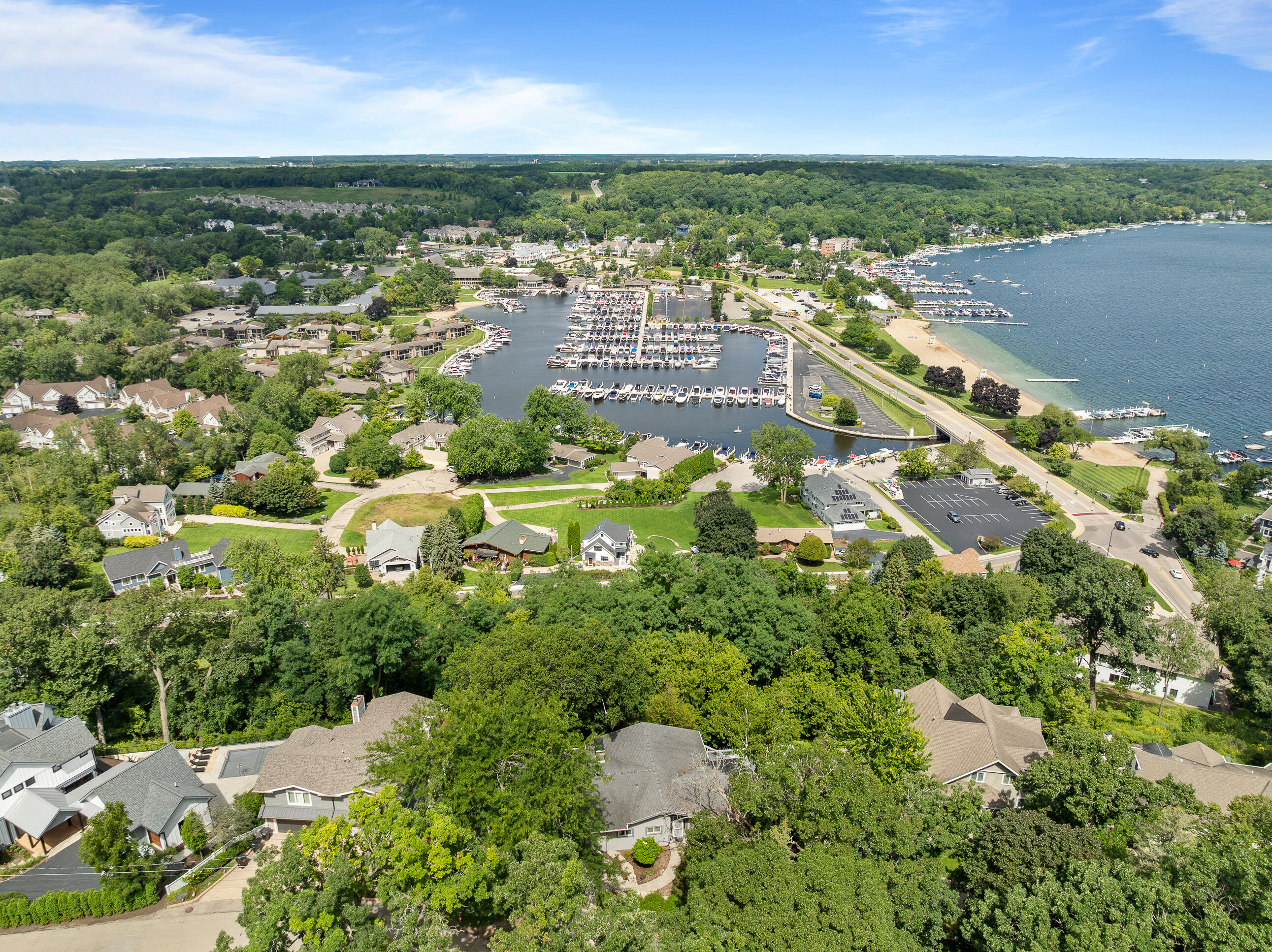 Fontana, Wisconsin 53125, United States, 4 Bedrooms Bedrooms, ,4 BathroomsBathrooms,Residential,Active,183885