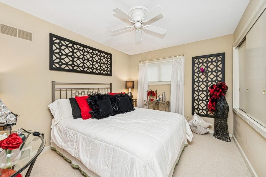 Fontana, Wisconsin 53125, United States, 4 Bedrooms Bedrooms, ,4 BathroomsBathrooms,Residential,Active,183885