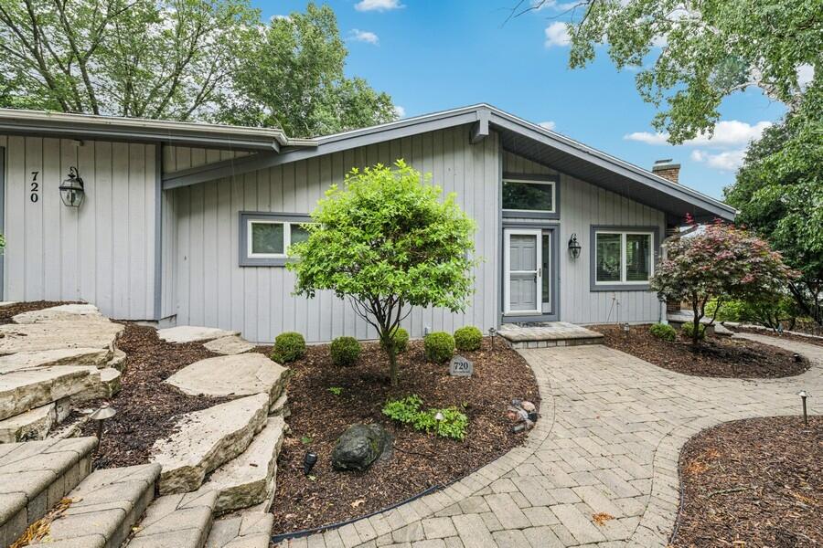 Fontana, Wisconsin 53125, United States, 4 Bedrooms Bedrooms, ,4 BathroomsBathrooms,Residential,Active,183885