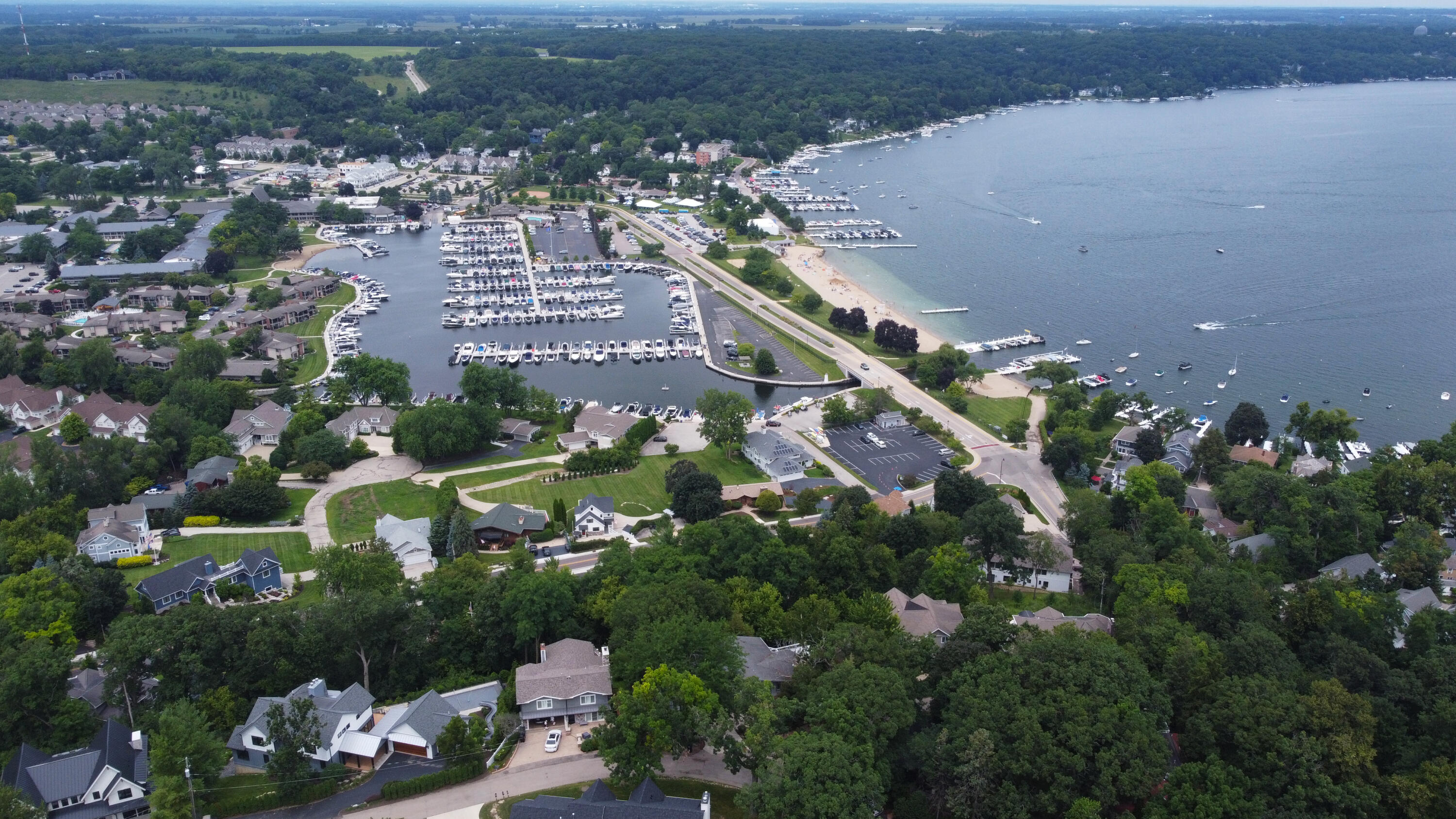 Fontana, Wisconsin 53125, United States, 4 Bedrooms Bedrooms, ,4 BathroomsBathrooms,Residential,Active,183885