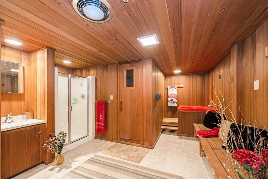 Fontana, Wisconsin 53125, United States, 4 Bedrooms Bedrooms, ,4 BathroomsBathrooms,Residential,Active,183885