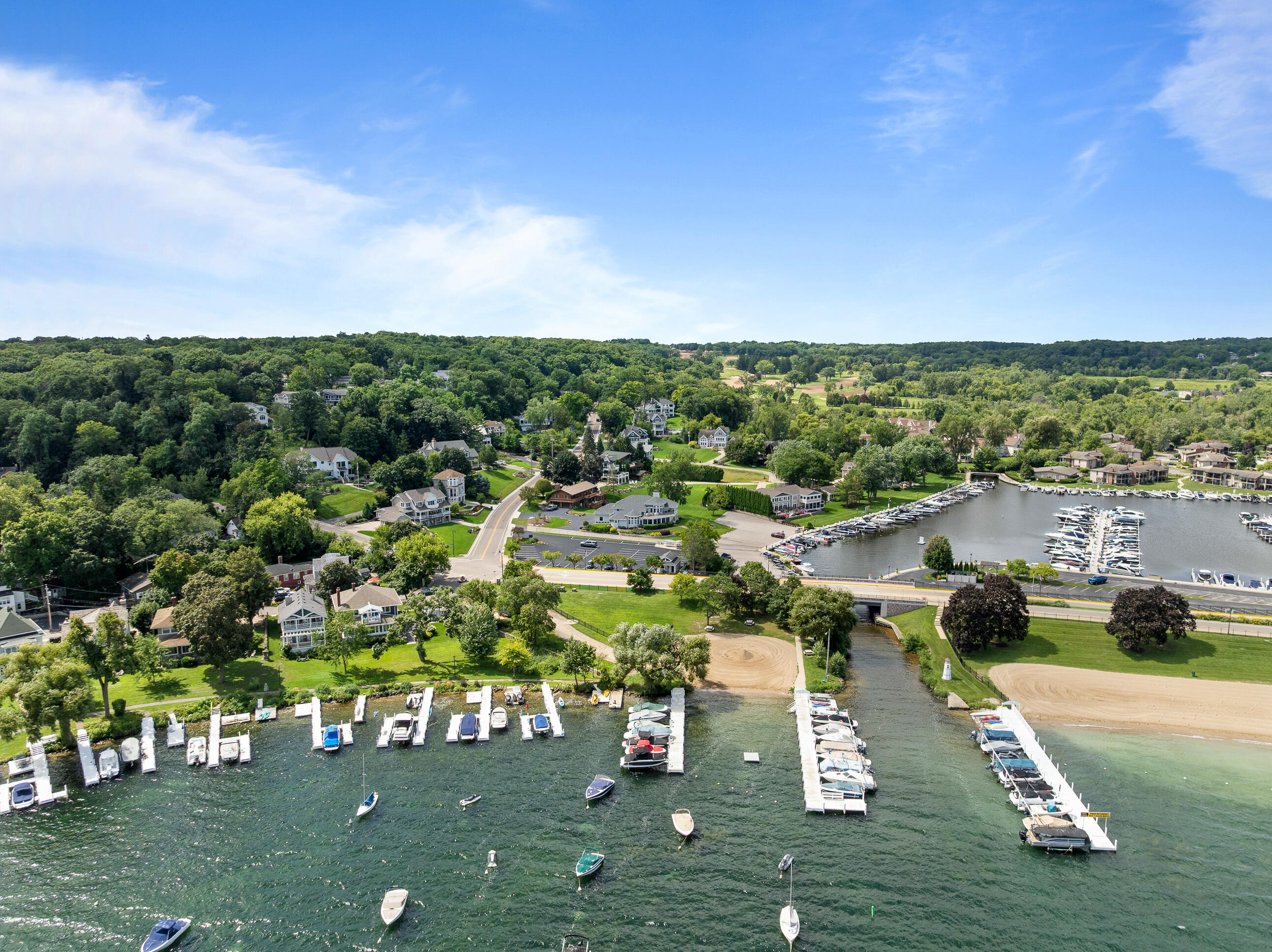 Fontana, Wisconsin 53125, United States, 4 Bedrooms Bedrooms, ,4 BathroomsBathrooms,Residential,Active,183885