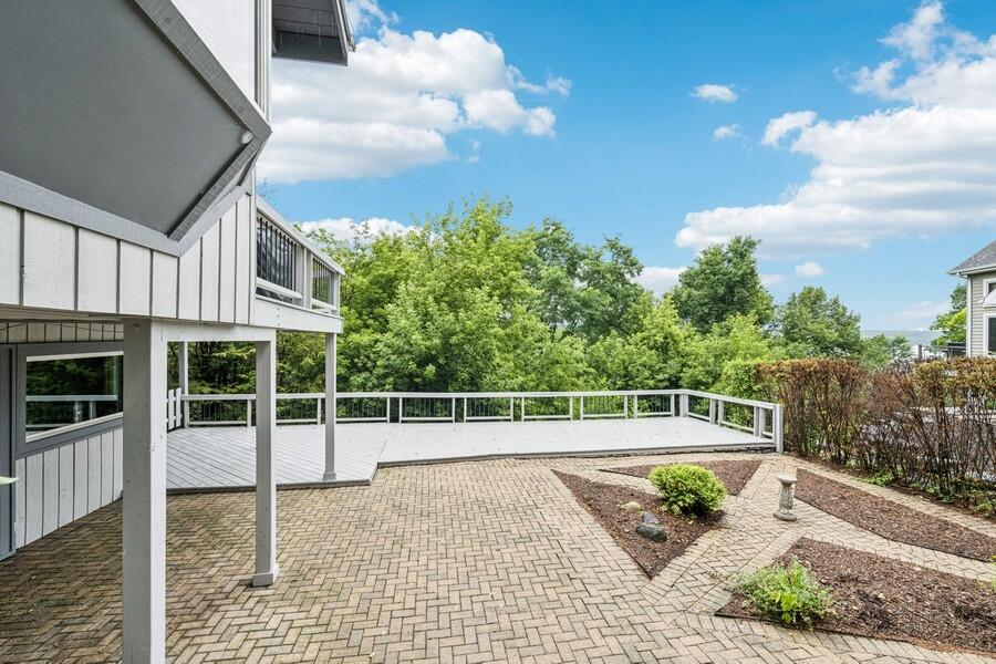 Fontana, Wisconsin 53125, United States, 4 Bedrooms Bedrooms, ,4 BathroomsBathrooms,Residential,Active,183885