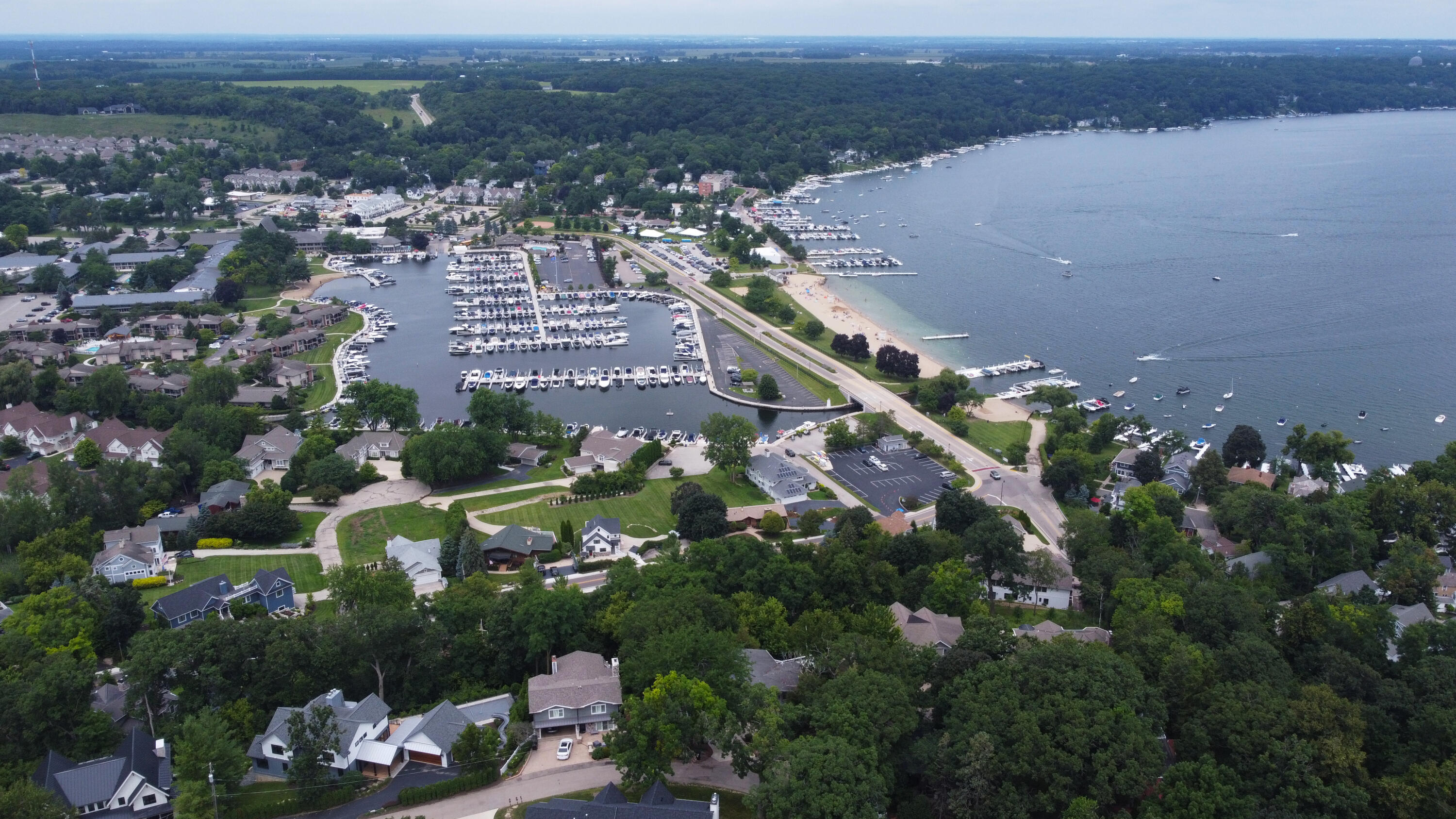 Fontana, Wisconsin 53125, United States, 4 Bedrooms Bedrooms, ,4 BathroomsBathrooms,Residential,Active,183885