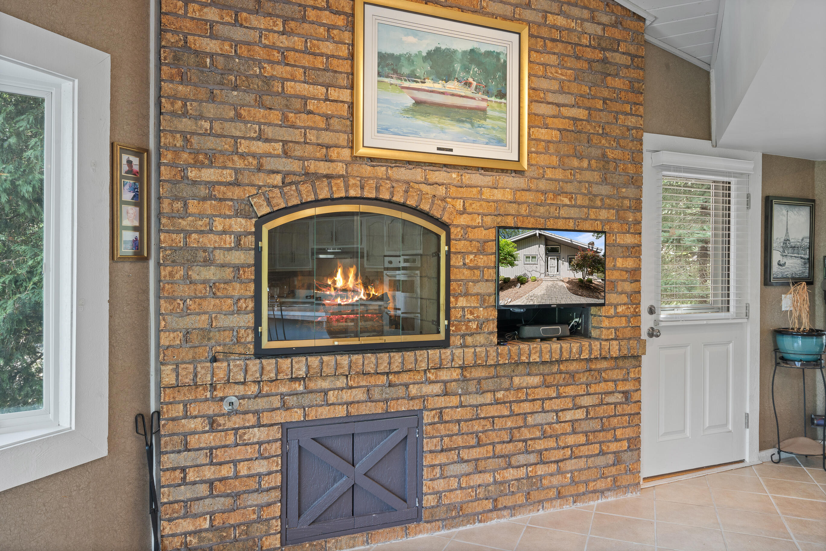 Fontana, Wisconsin 53125, United States, 4 Bedrooms Bedrooms, ,4 BathroomsBathrooms,Residential,Active,183885