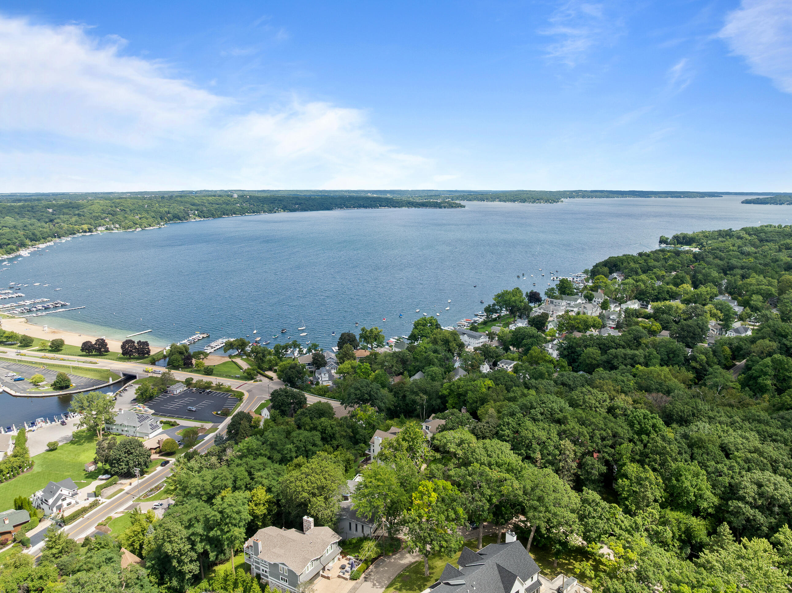 Fontana, Wisconsin 53125, United States, 4 Bedrooms Bedrooms, ,4 BathroomsBathrooms,Residential,Active,183885