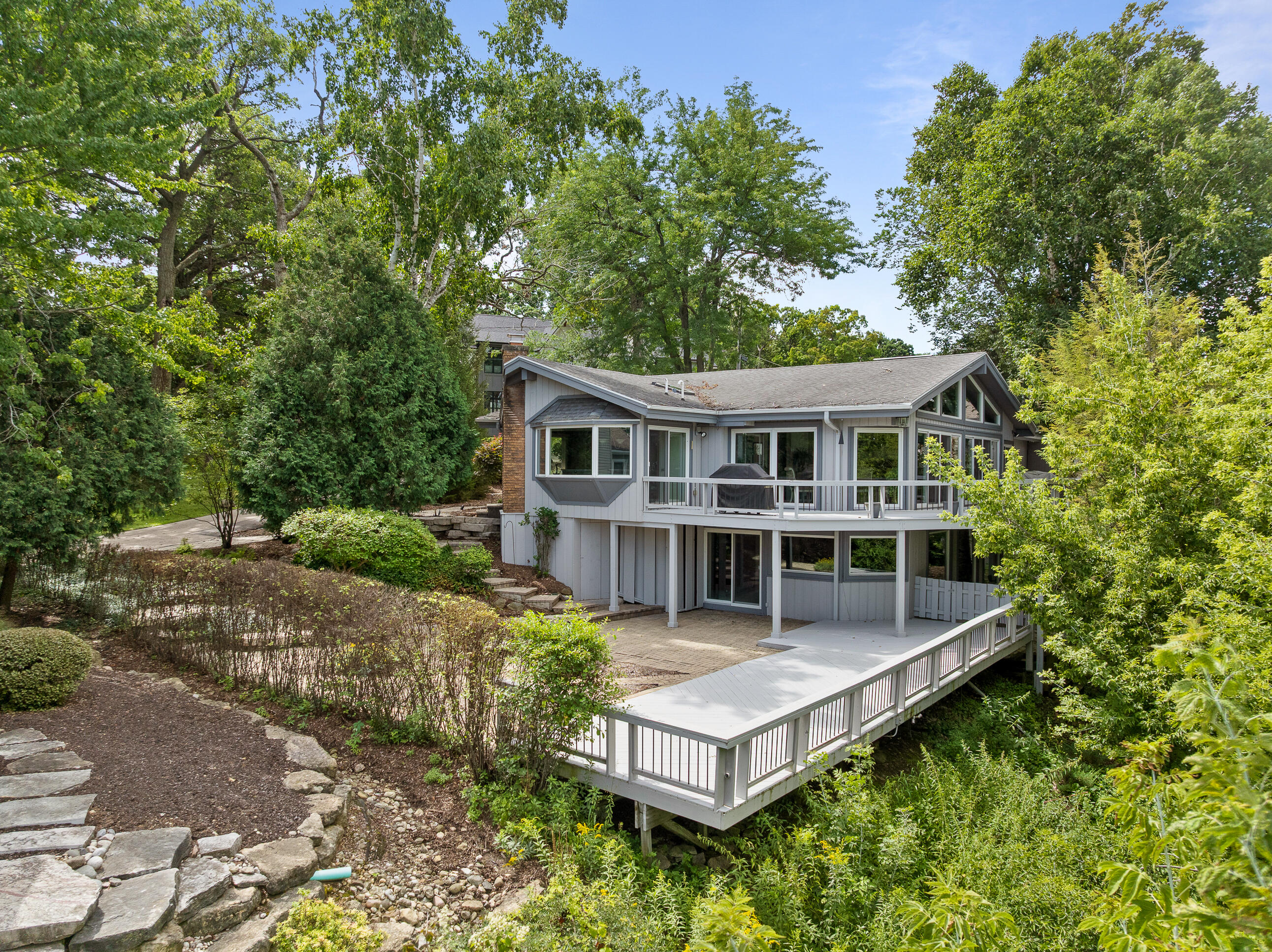 Fontana, Wisconsin 53125, United States, 4 Bedrooms Bedrooms, ,4 BathroomsBathrooms,Residential,Active,183885